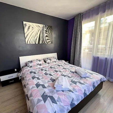 Lovely 2-bedroom Unit In Апартамент София