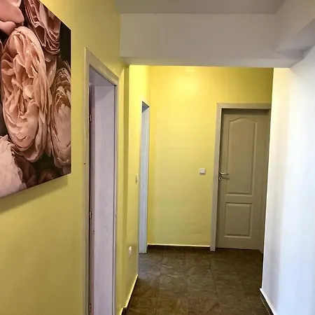 Lovely 2-bedroom Unit In Apartment