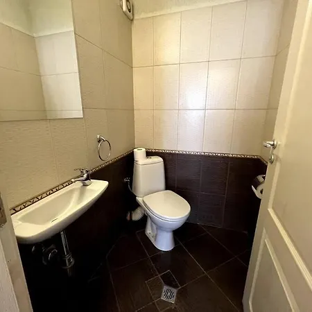 Apartment Lovely 2-bedroom Unit In *