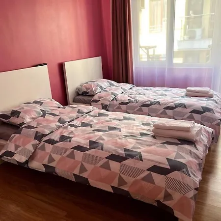 Lovely 2-bedroom Unit In